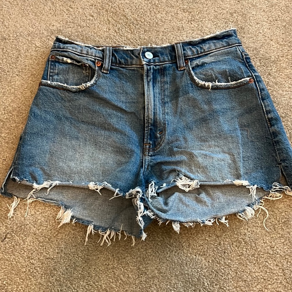 A&F high rise cutoff short